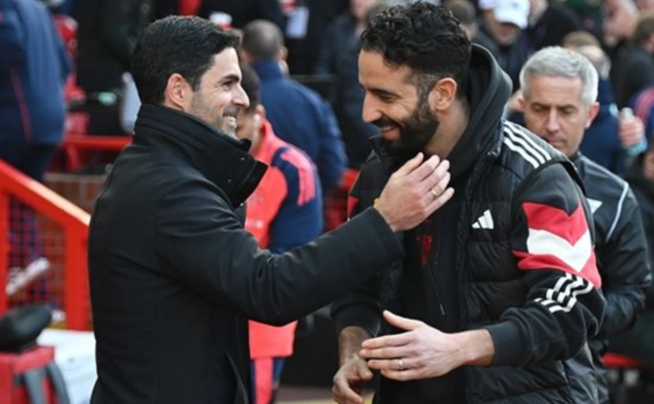 Trận đấu là màn đấu trí giữa hai HLV Ruben Amorim và Mikel Arteta.