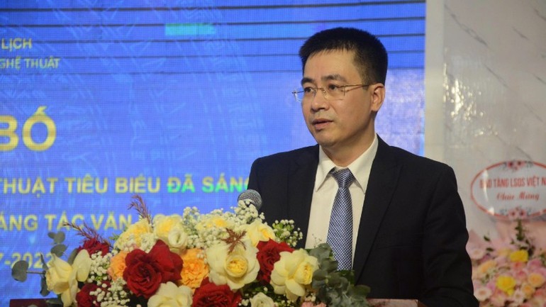 Ông Trần Ngọc Khởi, Quyền Giám đốc Trung tâm Hỗ trợ sáng tác văn học nghệ thuật phát biểu. vinh-danh-2.jpg