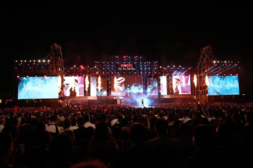 Tiết mục trong chương trình "Rock Concert - Trái tim Việt Nam". roc.jpg