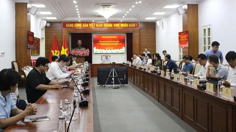 Buổi lễ diễn ra trong không khí trang trọng.