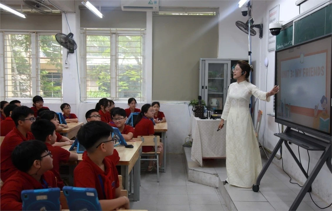 Một giờ học của cô và trò Trường PTCS Nguyễn Đình Chiểu (phường Vĩnh Tuy, Hà Nội).