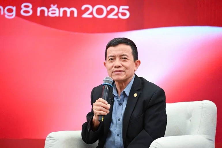 Phó Giáo sư, Tiến sĩ Nguyễn Mạnh Hà, nguyên Phó Viện trưởng Viện Lịch sử quân sự.