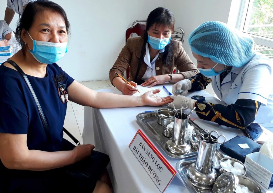 Bệnh nhân khám sàng lọc bệnh tiểu đường. benh-truyen-nhiem.jpg