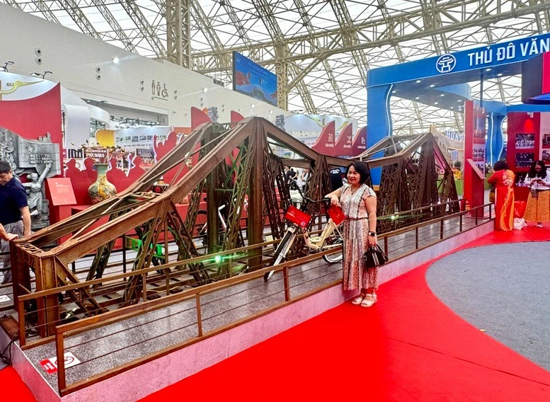 Không gian trưng bày của TP. Hà Nội.