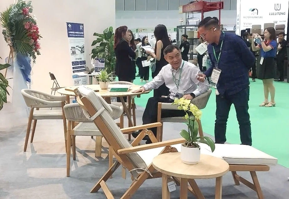 Các doanh nghiệp gỗ chú trọng xuất khẩu qua nền tảng thương mại điện tử.