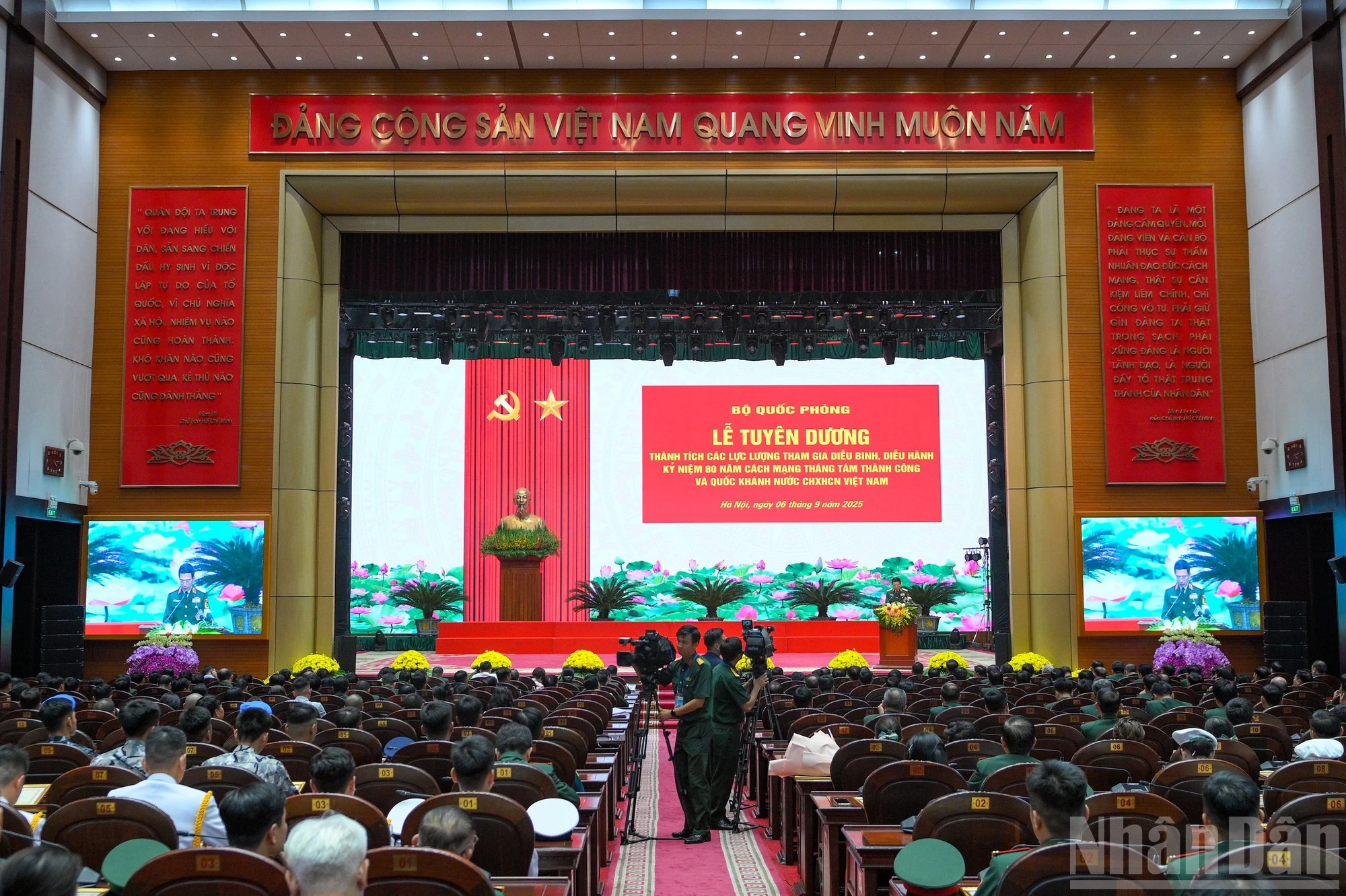 Quang cảnh buổi lễ.