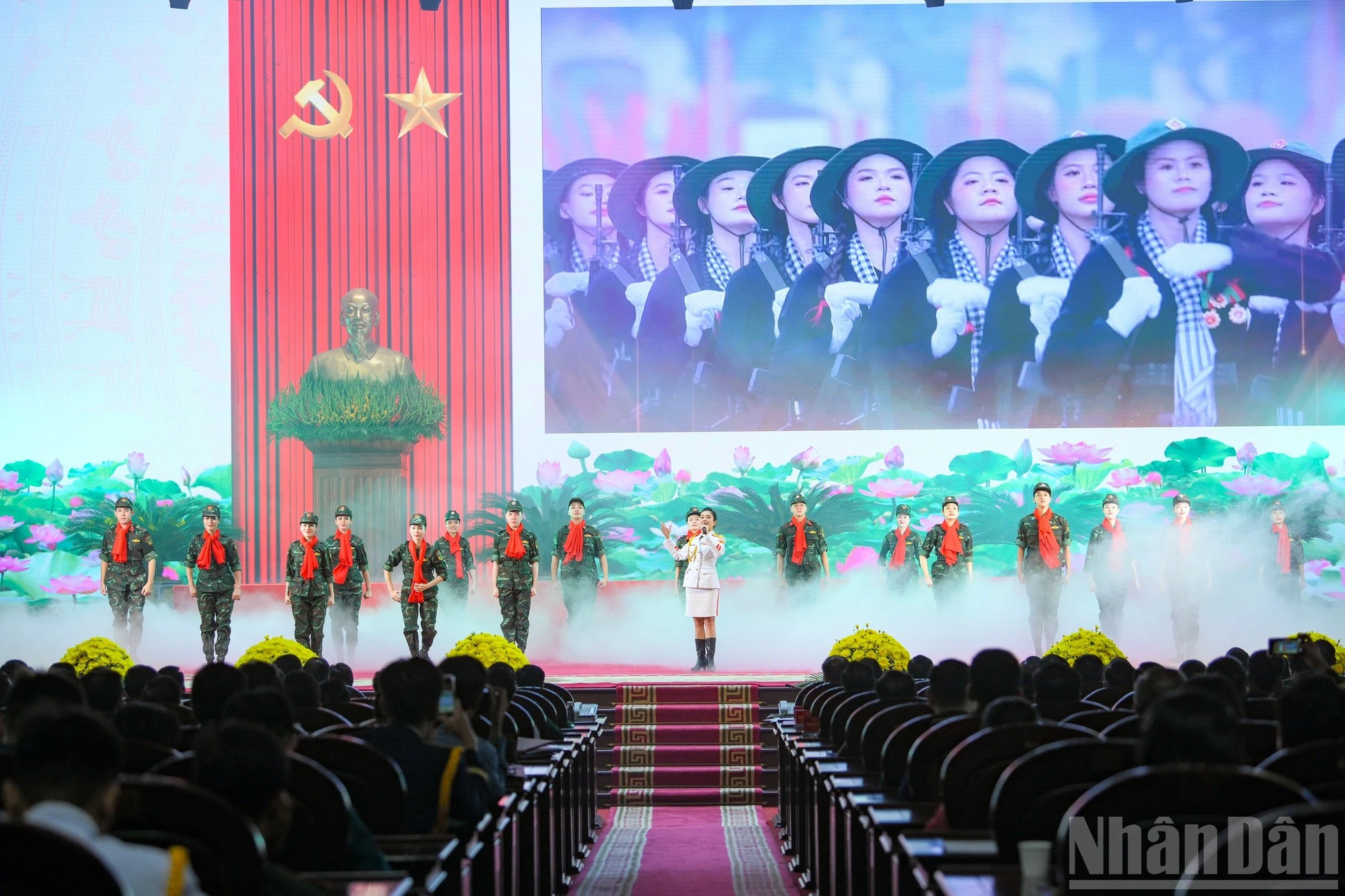 Tiết mục nghệ thuật chào mừng buổi lễ.