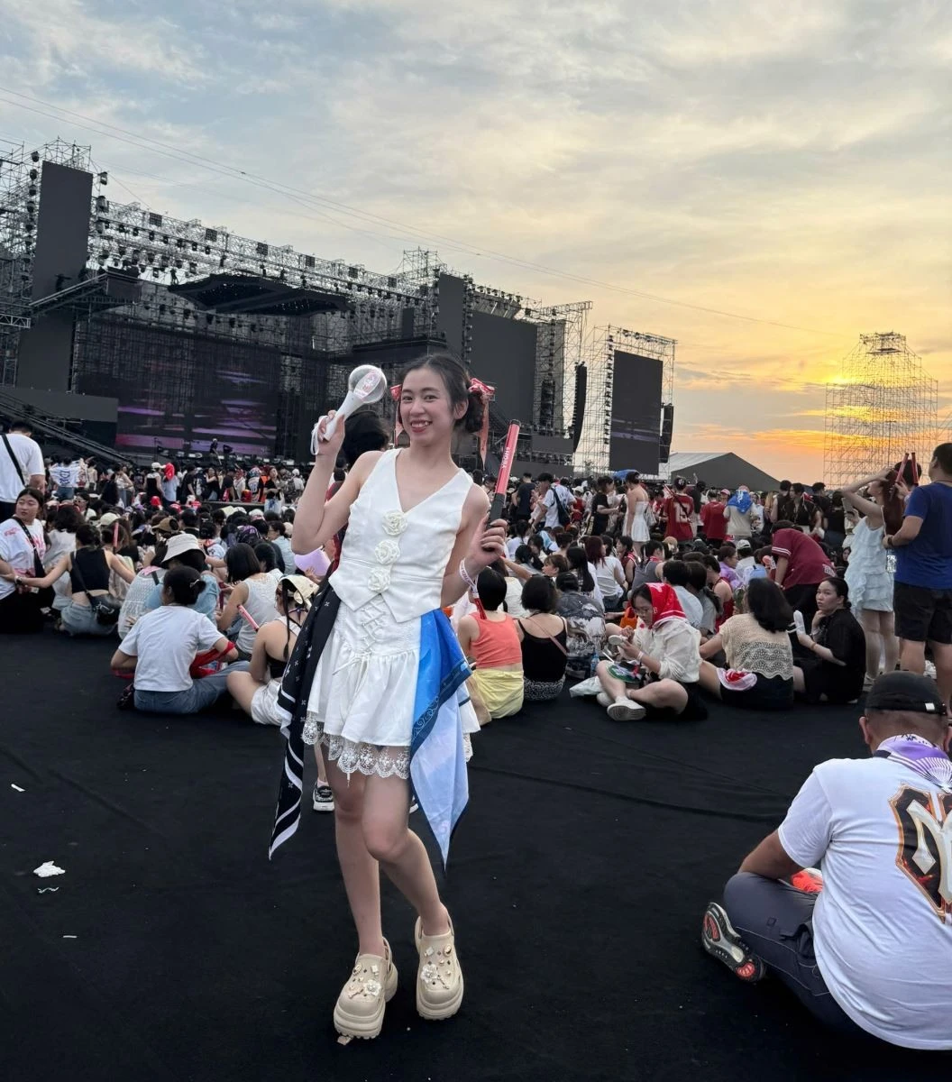 Chị Đinh Phương Thảo hào hứng "đu" concert "Anh trai vượt ngàn chông gai”.