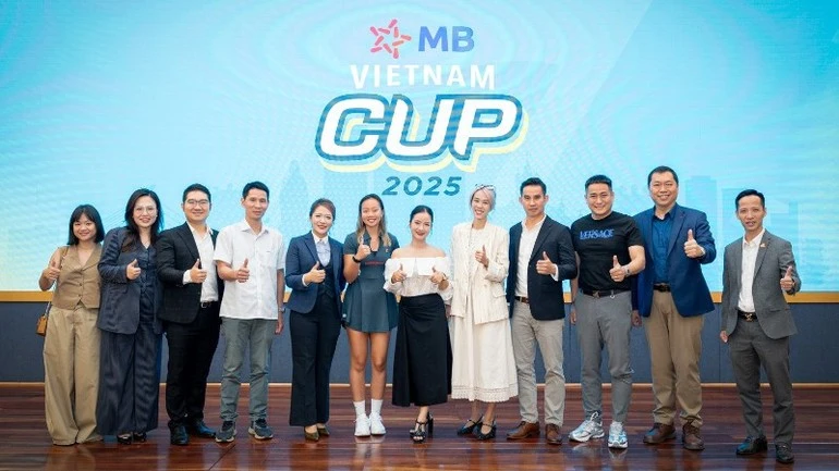 Ban tổ chức họp báo tại Hà Nội.