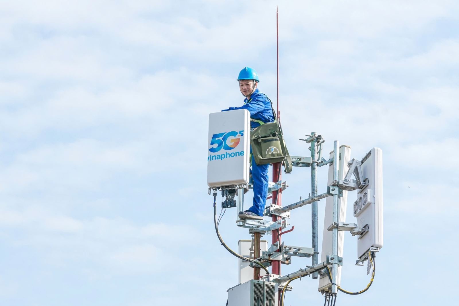 Mạng 5G đang được các nhà mạng phủ rộng tại các tỉnh thành. Mạng 5G đang được các nhà mạng phủ rộng tại các tỉnh thành.