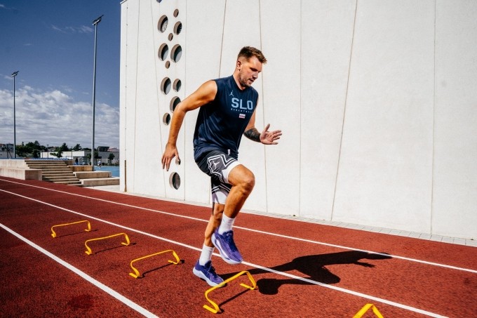 Doncic trong một bài tập rèn tốc độ vào buổi sáng. Doncic trong một bài tập rèn tốc độ vào buổi sáng.