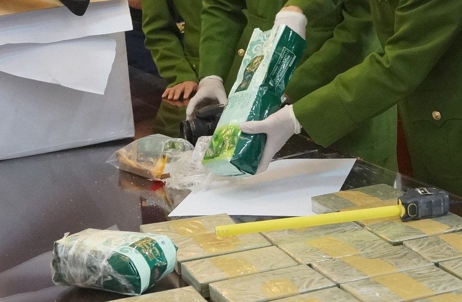 Ma túy được ngụy trang thành các hộp trà, gói cà phê mang đi tiêu thụ. ma-tuy.jpg