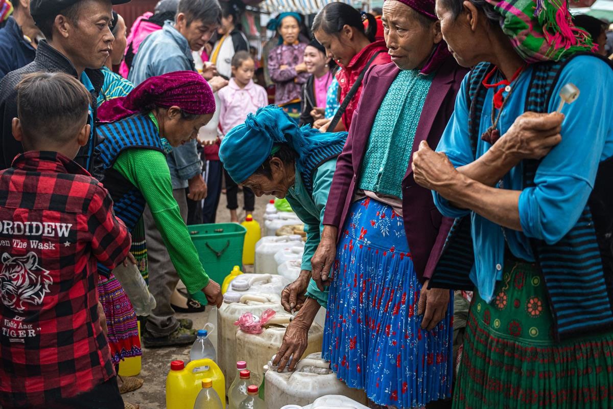 Chợ phiên vùng cao bán các sản vật của đồng bào miền núi phía Bắc cũng là nơi du khách thường ghé thăm. du-lich.jpg