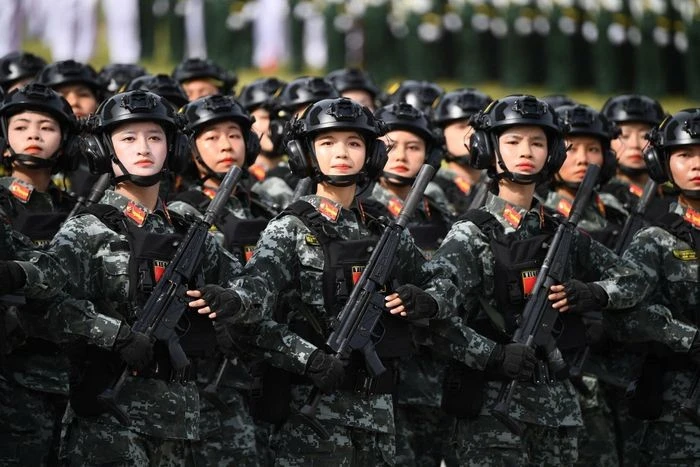 Khối nữ Cảnh sát đặc nhiệm.