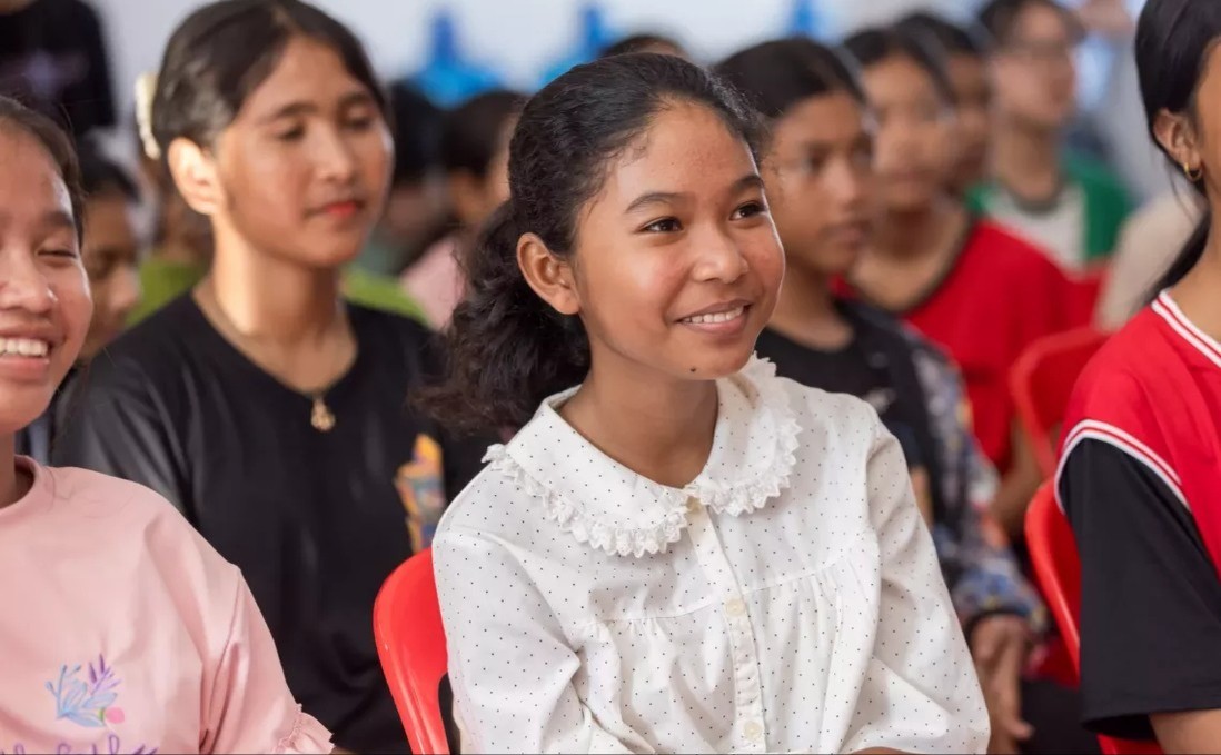 Cuộc thi thiết kế trò chơi điện tử được tổ chức tại Trường trung học Aranhraingesi ở Siem Reap, Campuchia, có sự tham gia của 49 nữ sinh. tre-em-campuchia-3134.jpg
