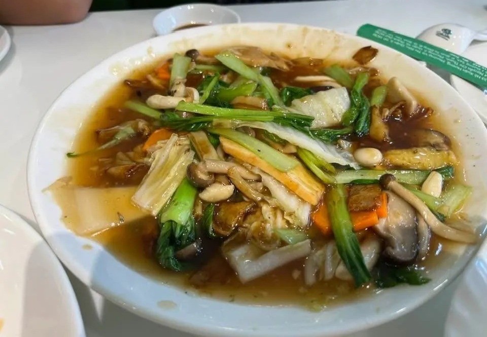 Chuyển sang chế độ ăn thuần chay có thể mang lại nhiều lợi ích cho cơ thể, tâm trí và sức khoẻ tổng thể của bạn. 16-7-an-chay-1-5414.jpg