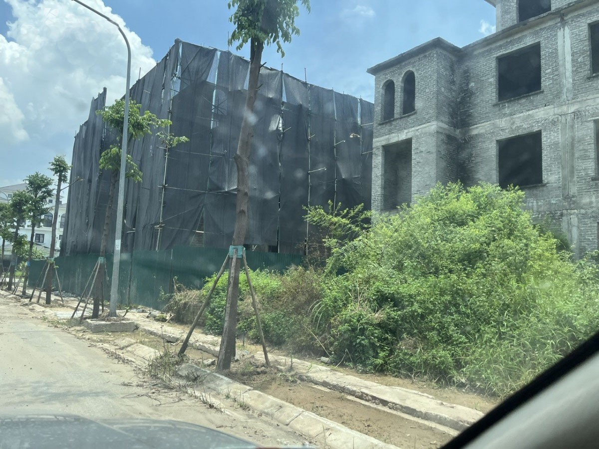 Trong khi nhu cầu thực về nhà ở giá phù hợp chưa được đáp ứng, thì dòng vốn lại dồn vào các dự án cao cấp, nghỉ dưỡng hoặc đất nền đầu cơ rồi bỏ hoang. bds-1-1707.jpg