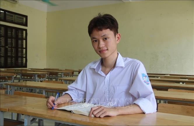 Em Trần Hữu Thịnh (lớp 12A1, trường THPT Hưng Nhân, tỉnh Hưng Yên) - một trong 8 thủ khoa tổ hợp A00 toàn quốc. 16-7-thu-khoa-huu-thinh-5140.jpg