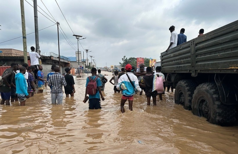 Ngập lụt tại Kinshasa, CHDC Congo. lu-lut-592.jpg