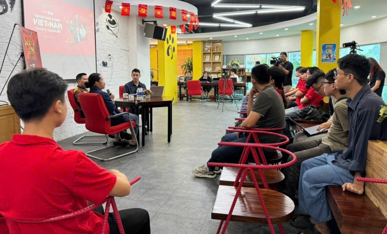 Theo các diễn giả, muốn tận dụng AI thì phải có mục tiêu và lộ trình rõ ràng, cũng như được học hành một cách bài bản. dien-gia-5976.jpg