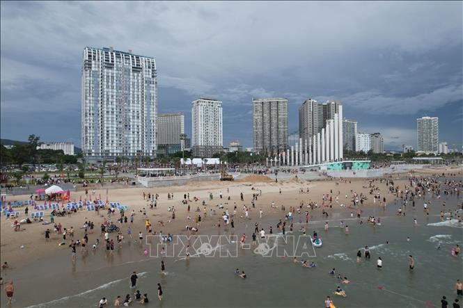 Du khách tập trung đông ở khu vực Bãi sau, Thành phố Hồ Chí Minh. Du khách tập trung đông ở khu vực Bãi sau, Thành phố Hồ Chí Minh.
