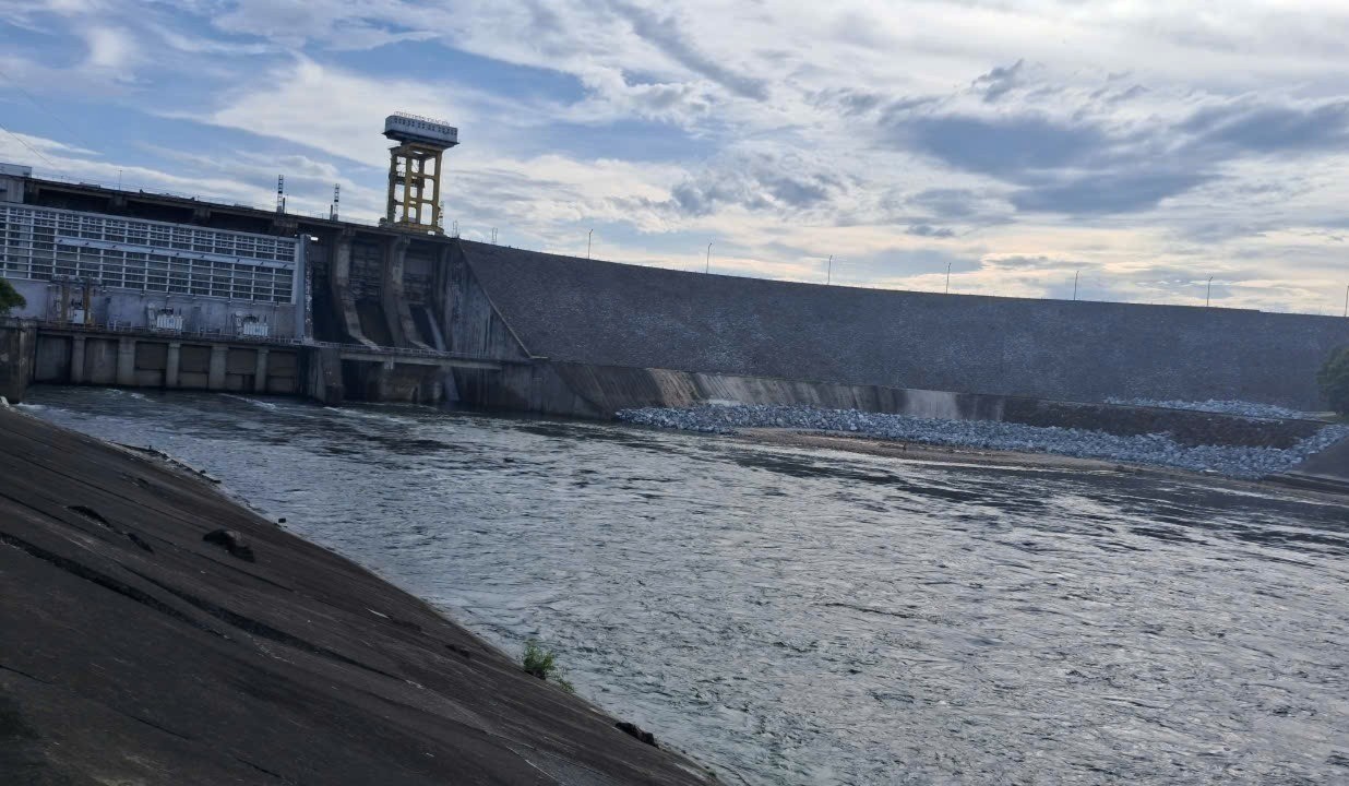 กระทรวงเกษตรและสิ่งแวดล้อมได้ขอให้บริษัท Thac Ba Hydropower Joint Stock Company ปิดประตูระบายน้ำ 2 แห่ง (หมายเลข 1 และหมายเลข 3) ในเวลา 16.00 น. ของวันที่ 31 กรกฎาคม thuy-dien-7590.jpg