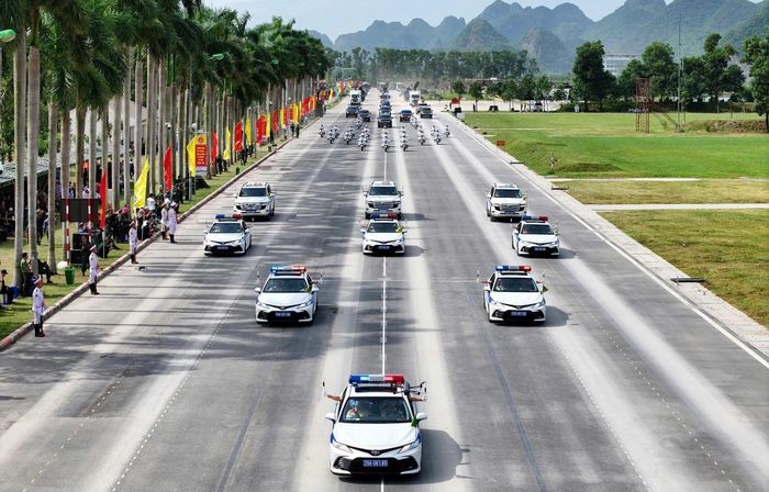 Buổi kiểm tra tổng hợp luyện gồm hai phần: Thực hiện các nội dung nghi lễ, nghi thức của Đảng, Nhà nước và thực hiện diễu binh, diễu hành. Buổi kiểm tra tổng hợp luyện gồm hai phần: Thực hiện các nội dung nghi lễ, nghi thức của Đảng, Nhà nước và thực hiện diễu binh, diễu hành.