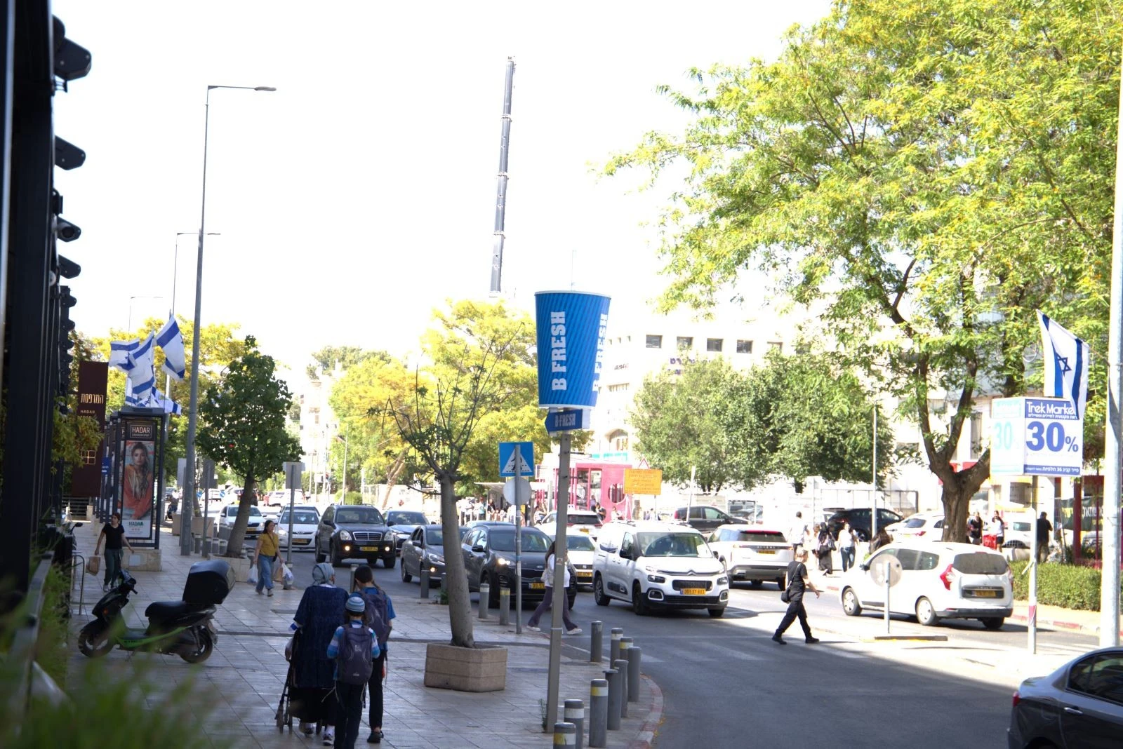 Đường phố ở Jerusalem thường rất nhỏ và hẹp, đặc biệt trong khu vực phố cổ và các khu dân cư lâu đời.