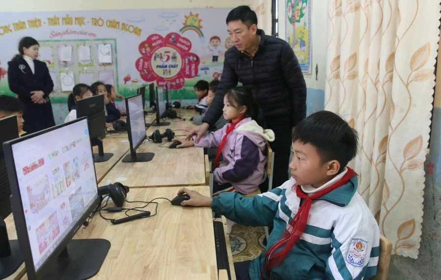 Thầy, trò Trường PTDTBT Tiểu học Thèn Sin, xã Sin Suối Hồ (Lai Châu).