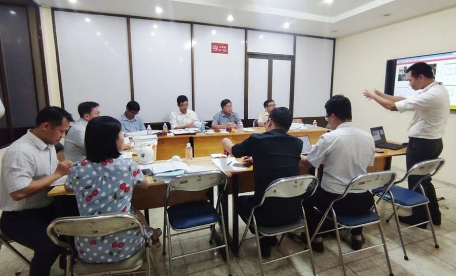 PGS.TS Đào Vĩnh Ái (đứng) báo cáo kết quả đề tài tại Sở Khoa học và Công nghệ TPHCM.