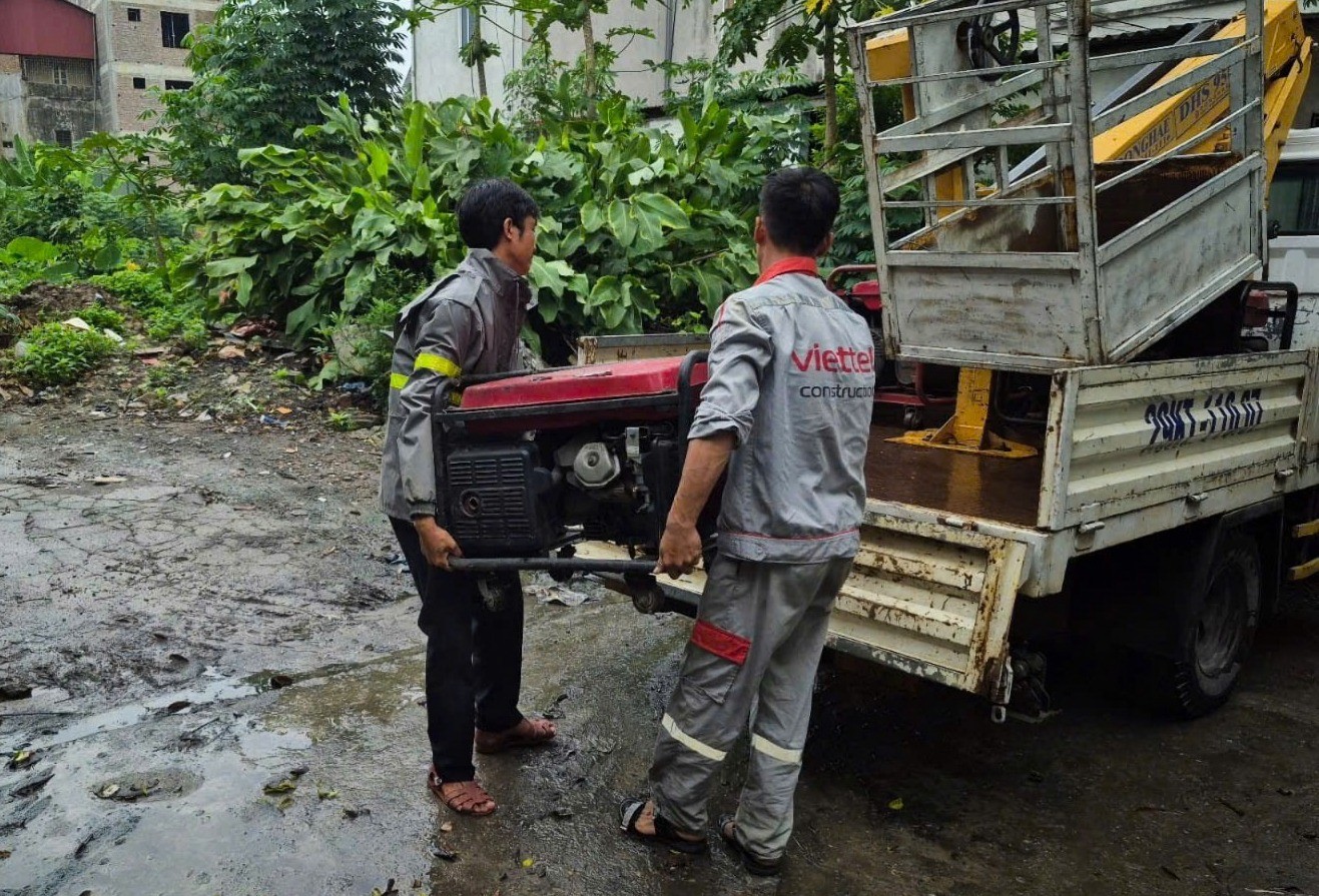 Các lực lượng kỹ thuật sẵn sàng ứng cứu thông tin. viettel-3-2553.jpg