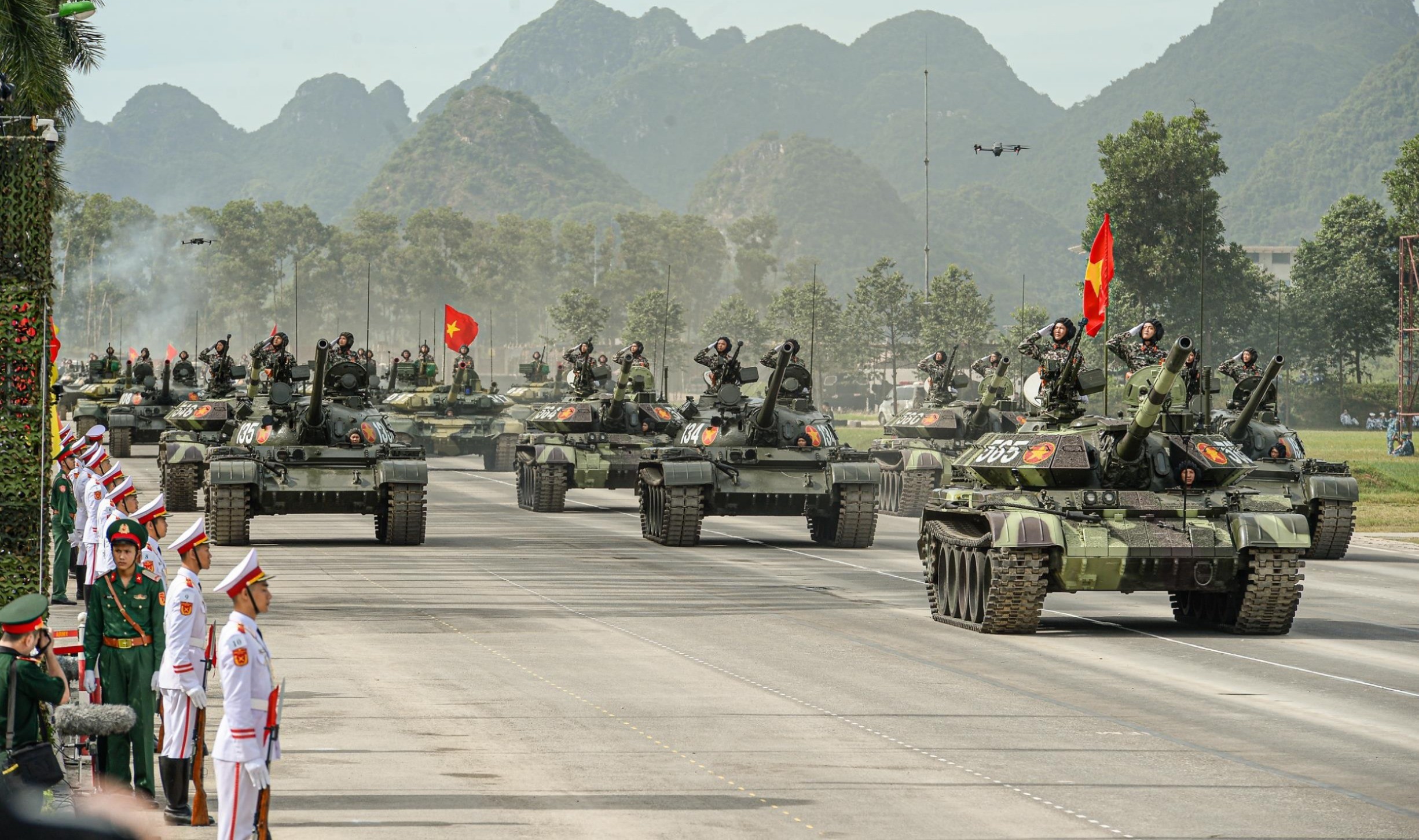 Dàn khí tài tại buổi tổng hợp luyện lần thứ hai, chuẩn bị cho Lễ kỷ niệm 80 năm Cách mạng Tháng Tám thành công và Quốc khánh 2/9 (nhiệm vụ A80). so-duyet-6789.jpg