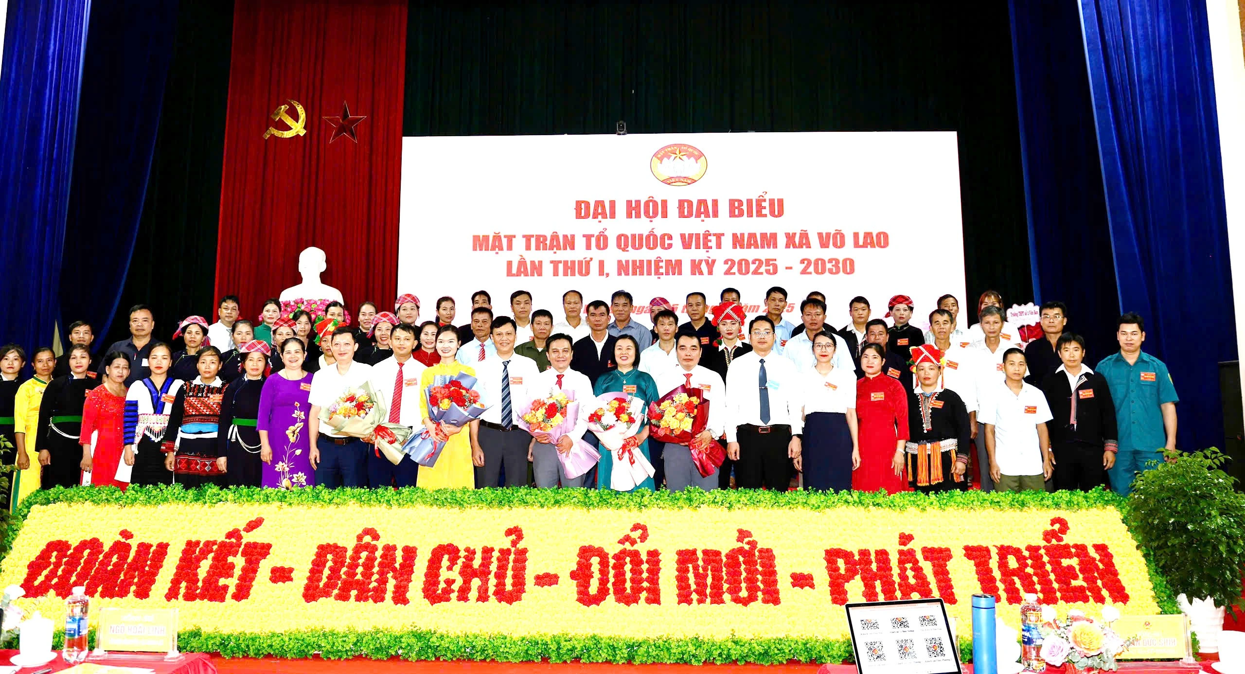 Ủy viên Ủy ban MTTQ khóa mới ra mắt đại hội.