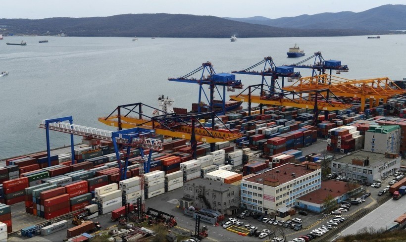Cảng hàng hóa Vladivostok ở vùng Viễn Đông của Nga. nga-dau-huong-duong-133.jpg