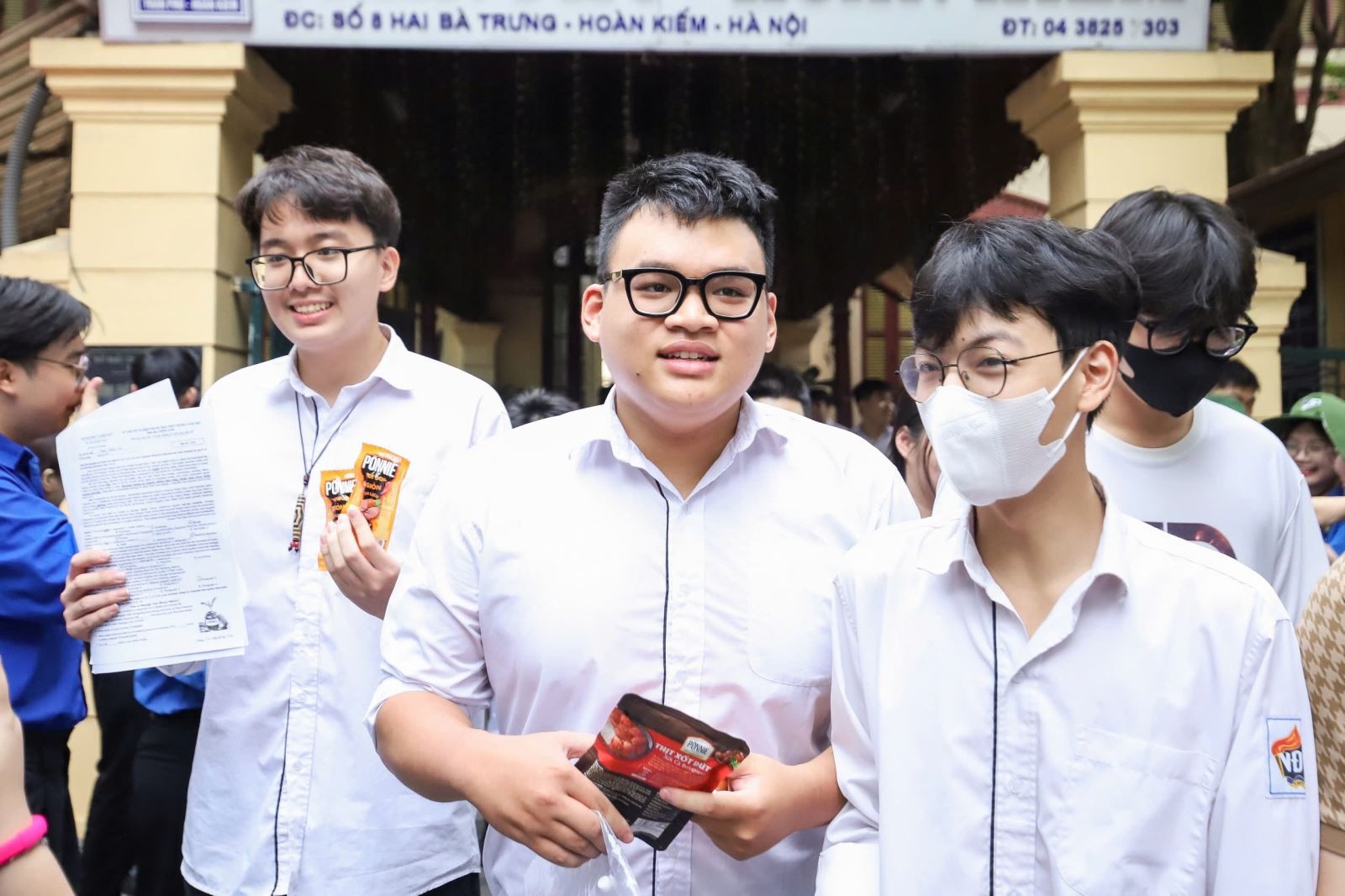 បេក្ខជនបន្ទាប់ពីកម្មវិធីអប់រំទូទៅឆ្នាំ 2018 បានបញ្ចប់ការប្រឡងសញ្ញាបត្រមធ្យមសិក្សាទុតិយភូមិឆ្នាំ 2025 ។ Thí sinh theo Chương trình Giáo dục phổ thông 2018 hoàn thành Kỳ thi tốt nghiệp THPT 2025.