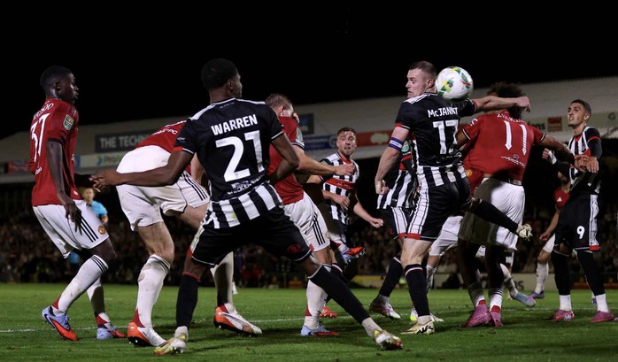Harry Maguire gỡ hòa 2-2 ở phút cuối trận tt-4.jpg