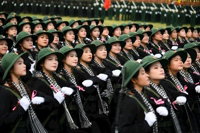 Khối nữ Du kích miền nam tham gia hợp luyện.