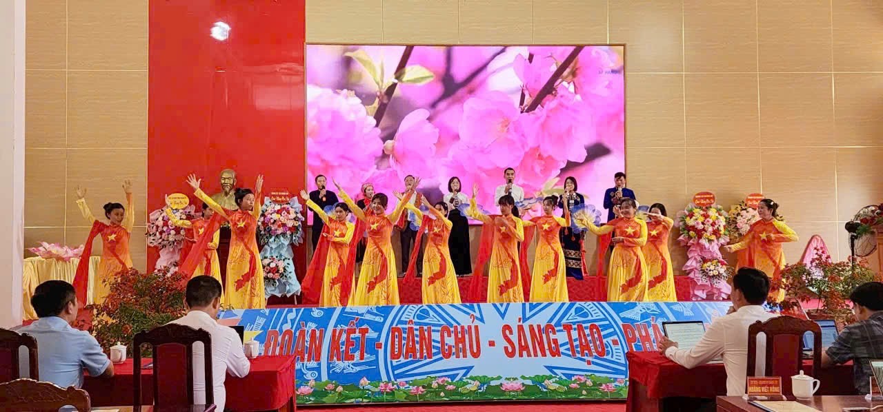 Tiết mục văn nghệ chào mừng Đại hội. tiet-muc-van-nghe-chao-mung-dai-hoi.jpg