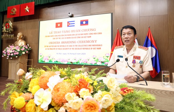 Bộ trưởng Lương Tam Quang khẳng định, lực lượng CAND Việt Nam sẽ nỗ lực hết sức mình để xứng đáng với những phần thưởng cao quý mà Đảng, Nhà nước và nhân dân hai nước Lào, Cuba trao tặng. Bộ trưởng Lương Tam Quang khẳng định, lực lượng CAND Việt Nam sẽ nỗ lực hết sức mình để xứng đáng với những phần thưởng cao quý mà Đảng, Nhà nước và nhân dân hai nước Lào, Cuba trao tặng.