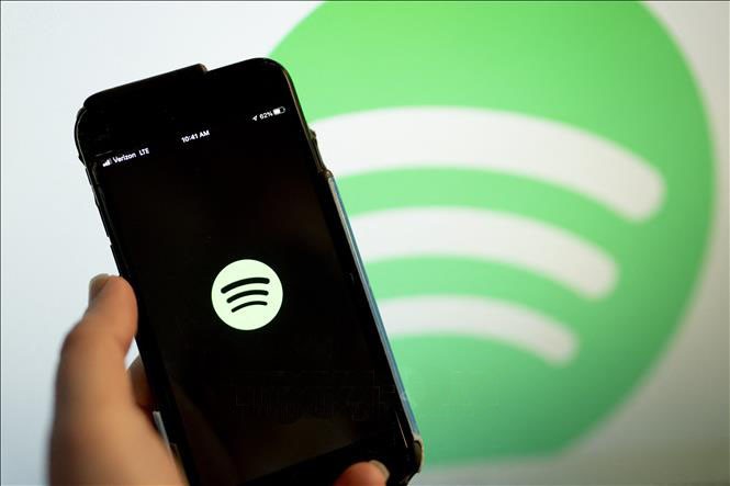 Biểu tượng nền tảng nghe nhạc trực tuyến Spotify trên điện thoại di động. bao-ve.jpg