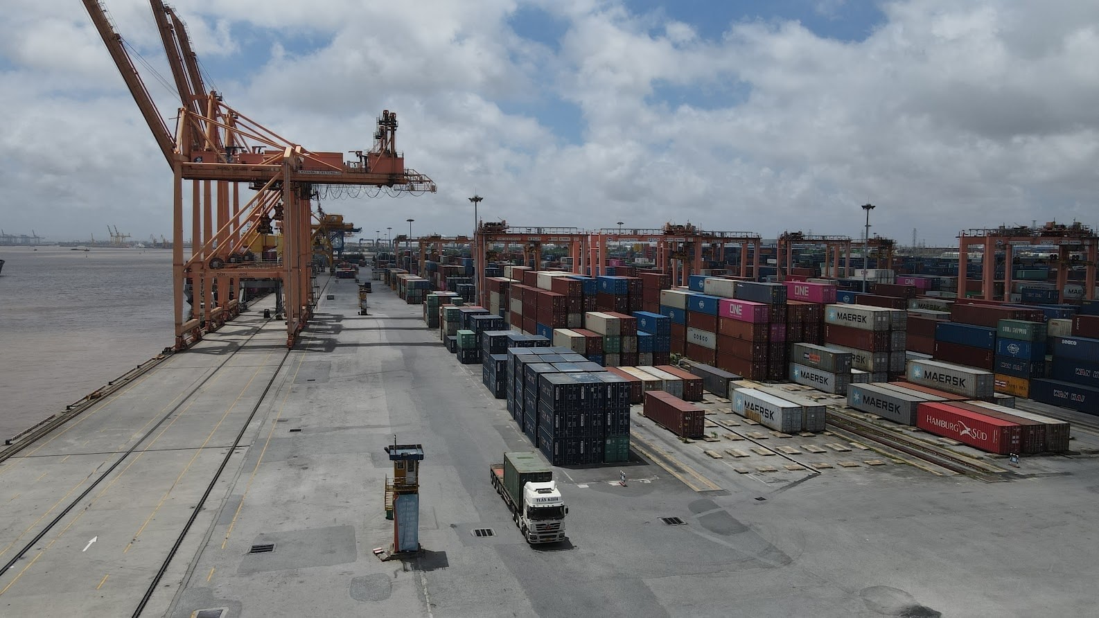 Phát triển logistics xanh là xu hướng để phát triển bền vững. Phát triển logistics xanh là xu hướng để phát triển bền vững.