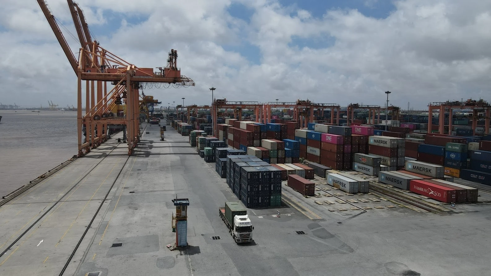 Phát triển logistics xanh là xu hướng để phát triển bền vững.