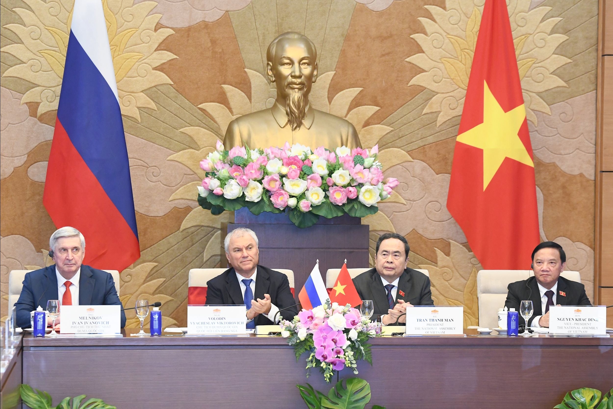Chủ tịch Quốc hội Trần Thanh Mẫn và Chủ tịch Duma Quốc gia Quốc hội Liên bang Nga Vyacheslav Volodin đồng chủ trì Phiên họp. Chủ tịch Quốc hội Trần Thanh Mẫn và Chủ tịch Duma Quốc gia Quốc hội Liên bang Nga Vyacheslav Volodin đồng chủ trì Phiên họp.
