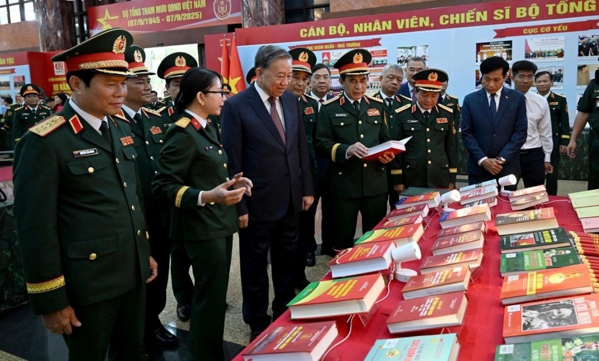 Tổng Bí thư Tô Lâm, Bí thư Quân ủy Trung ương tới dự và phát biểu tại buổi lễ. to-lam-2-3035.jpg