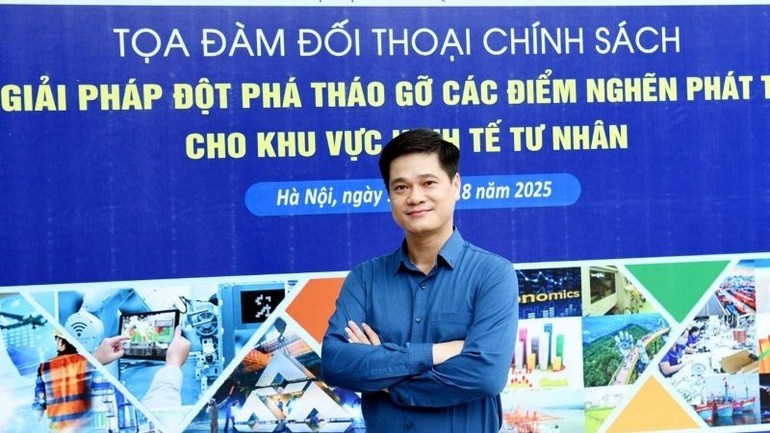 Giáo sư, Tiến sĩ Tô Trung Thành, Đại học Kinh tế Quốc dân Hà Nội. kte-4.jpg