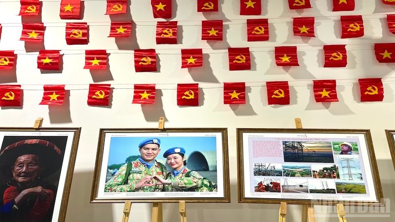 Không gian trưng bày tại triển lãm "Việt Nam hạnh phúc". tl-1.jpg