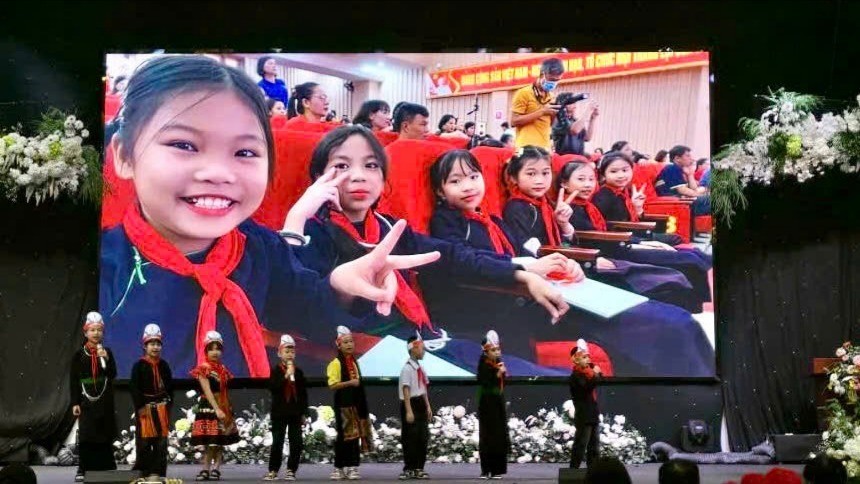 Thi tuyên truyền về Quyền trẻ em và các vấn đề liên quan đến giáo dục trẻ em dân tộc thiểu số. z6937394867653-53861fc449f48809480b9a3d4e3ea53d.jpg