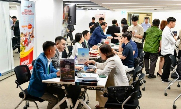 Hoạt động B2B giữa đại diện các địa phương, doanh nghiệp Việt Nam và Hàn Quốc diễn ra sôi nổi. 18-7-hoi-cho-du-lich-hq-2801.jpg