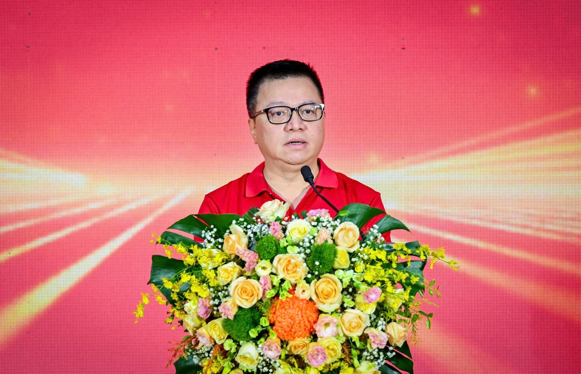 Đồng chí Lê Quốc Minh, Ủy viên Trung ương Đảng, Tổng Biên tập Báo Nhân Dân, Phó Trưởng Ban Tuyên giáo và Dân vận Trung ương, Chủ tịch Hội Nhà báo Việt Nam phát biểu tại Lễ phát động.