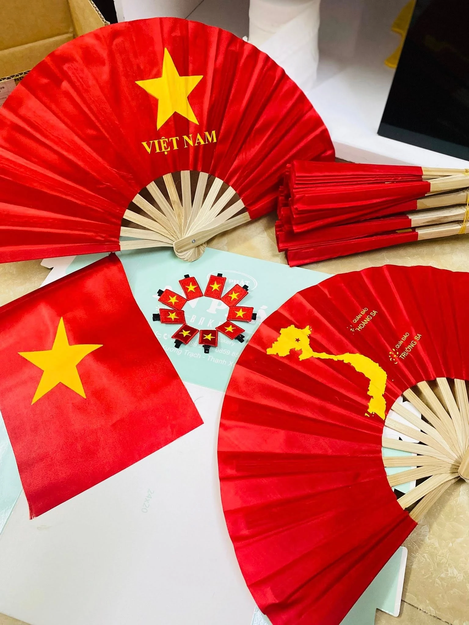 Phụ kiện chào mừng ngày Quốc khánh 2/9 đang được ưa chuộng.